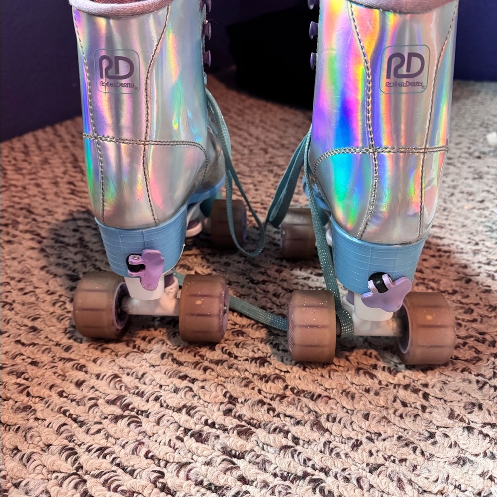 Holographic Roller Derby Roller Skates - Picture 2 of 6